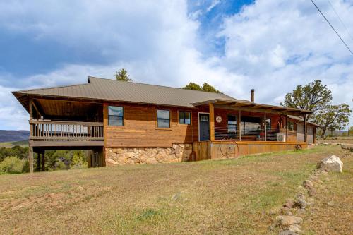 . On-Site Creek + Views: Grand Mesa Getaway!