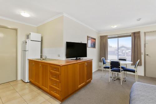 Comfort Inn Warrnambool International Room Type - Executive Family Room Comfort Inn Warrnambool International Room Type - Executive Family Room