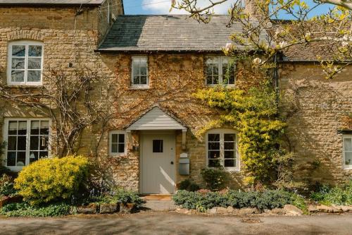 Charming Cotswold Cottage with Garden Annexe – khách sạn tại Salford
