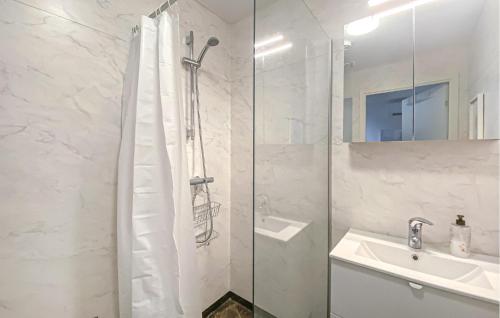 Salle de bain, Gorgeous Apartment In Köpingsvik With Wifi (Gorgeous Apartment In Kopingsvik With Wifi) in Kopingsvik