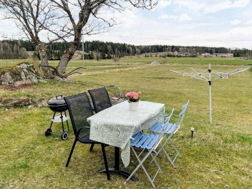 A szálláshely kívülről, 4 person holiday home in ENKÖPING (4 person holiday home in ENKOPING) in Enköping