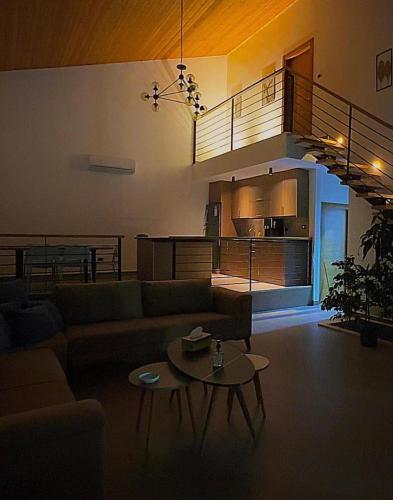 Yolandas Luxury Villa with Private Pool in Al Qastal