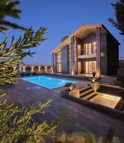 Yolandas Luxury Villa with Private Pool in Al Qastal