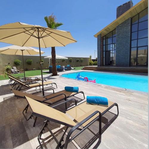 Yolandas Luxury Villa with Private Pool in Al Qastal
