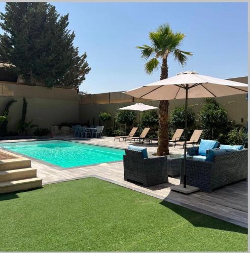 Yolandas Luxury Villa with Private Pool in Al Qastal