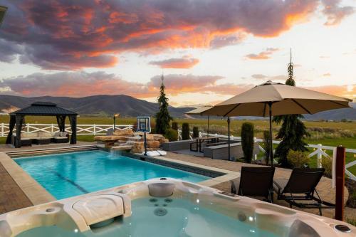 Heber Homestead: Pool, Hot Tub, Indoor Sport Court – khách sạn tại Thanh Pho Heber