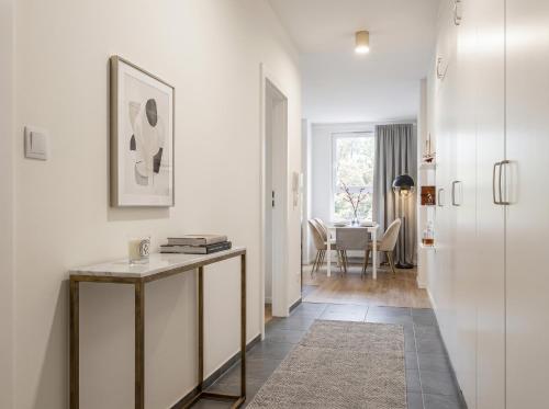 Golden Apartments Warsaw - Stylish & Sunny - Pereca Residence, City Center 5