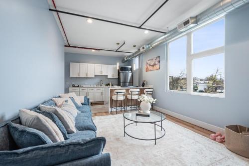Beautiful Bright 2 bed - Near downtown Chicago in Westchester (IL)
