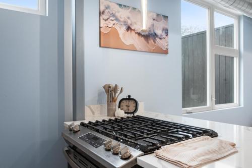 Beautiful Bright 2 bed - Near downtown Chicago in Westchester (IL)