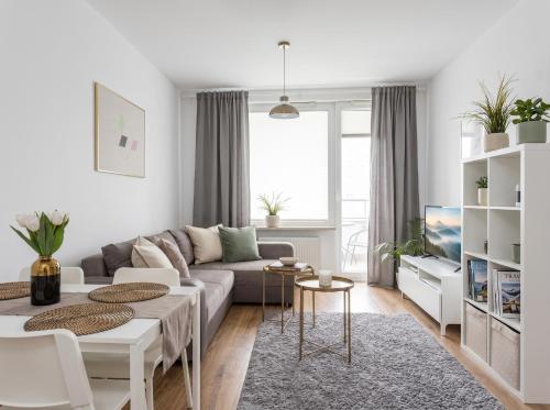 Golden Apartments Warsaw - Stylish & Sunny - Pereca Residence, City Center, Warschau