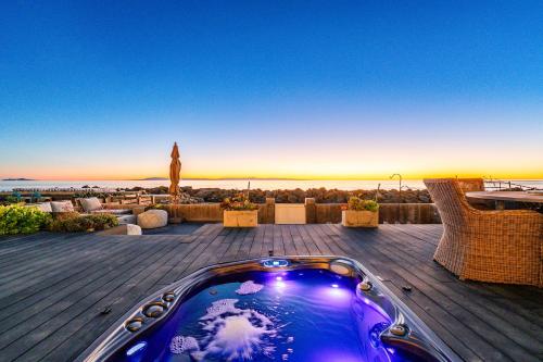Iekārtas, On The Sand Great For Families Amazing Views Spa in Faria Beach (CA)