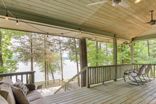 Lakefront Winnsboro Home w/ 20+ Acres! in Vinsboro (TX)