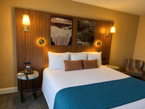 The Dylan at SFO Room Type - Deluxe King Room