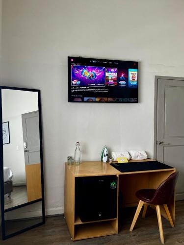 room detail thumbnail 2