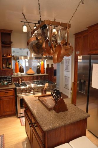 Artful Bungalow Near Beach, Waterfront, & Downtown