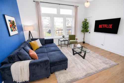 Modern 3BR King Chicago Stay Near United Center in Logan Square
