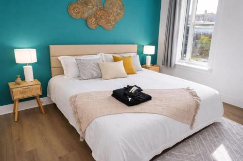 Modern 3BR King Chicago Stay Near United Center in Logan Square