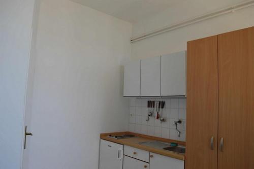 Apartments by the sea Zivogosce - Porat Makarska - 25453 - image 2