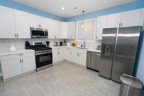 Spacious 3BR Near United Center & Medical District in University Village