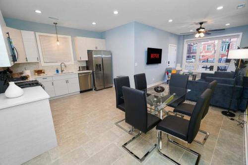 Spacious 3BR Near United Center & Medical District in University Village