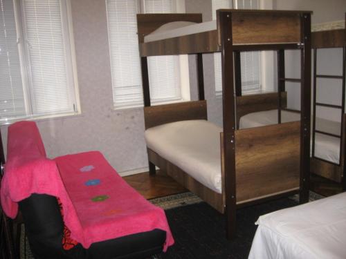 6 twin beds