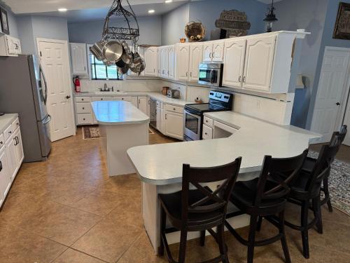 virtuve, Grand Lake Retreat with Dock in Monkey Island (OK)