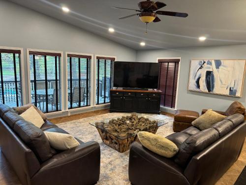Iekārtas, Grand Lake Retreat with Dock in Monkey Island (OK)