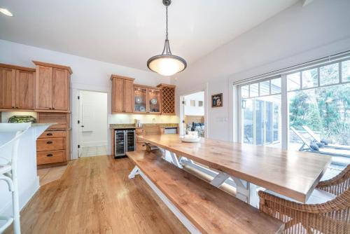 Spacious Modern Farmhouse w/Private Beach Oversized Hot Tub & Game Room - main image