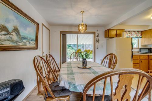 Ocean City Home w/ Fenced Yard: 1 Mi to Beach! in Ocean City (WA)