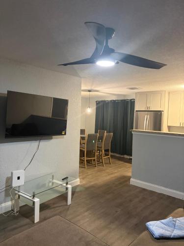 Downtown & Stadium Cozy 3 BDRM Retreat in Orlando West