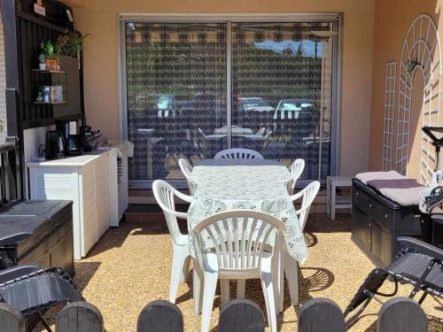 Studio avec terrasse, piscine et parking - FR-1-610-115