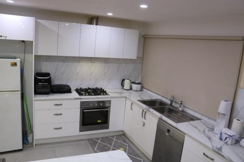 Endeavour Hills Stay - Cranbourne District