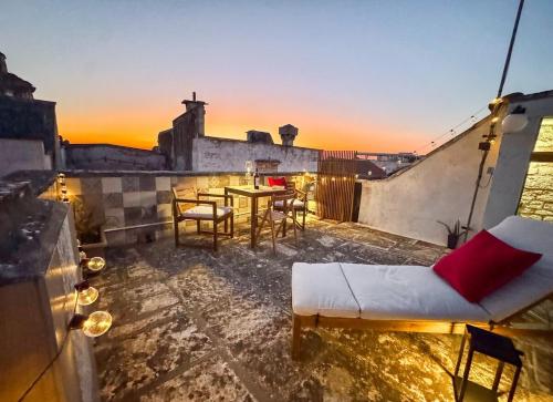 3-Level Stone Home with Rooftop Terrace in Martina Franca Historic Center, 2 Min from Cathedral