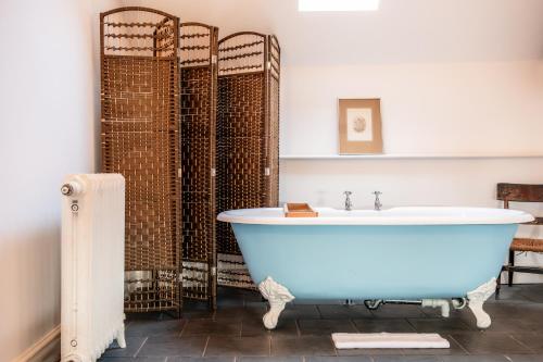 Stunning Five Bedroom Home Near Tewkesbury in Forthampton