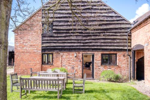 Stunning Five Bedroom Home Near Tewkesbury in Forthampton