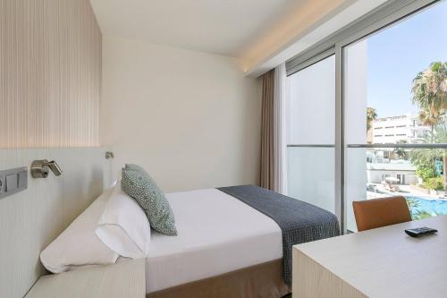 room detail thumbnail 1
