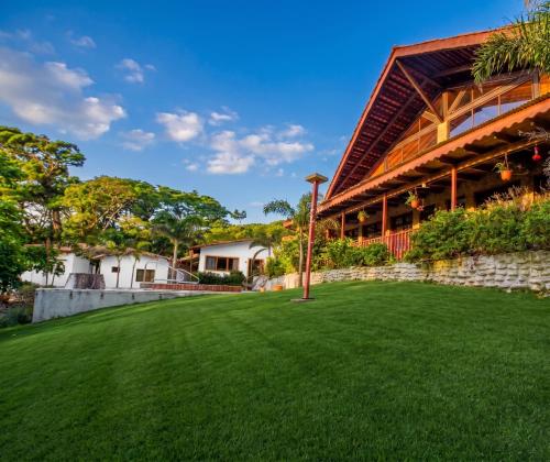 สวน, Off the Grid Monteverde in มอนเตเวอร์ด