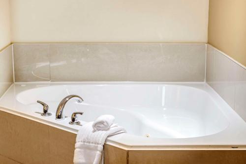 ג'קוזי, Quality Inn Airport Dieppe in מונקטון(אן בי)