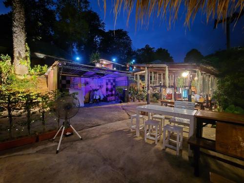 Restaurant, Hillhouse bungalow in Bang Bao Bay