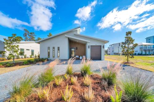 Queen City by the Sea By Stay on 30A, Bikes & Community Pool!