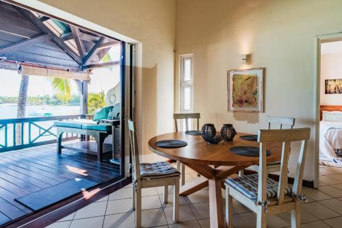 Grand Baie Seaview Penthouse-direct on beach - Tap to explore photos