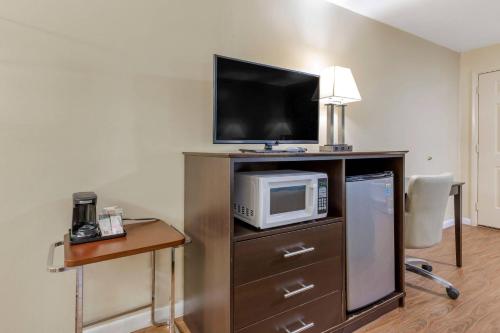 Econo Lodge Woodstock - Shenandoah Valley I-81 - image 31