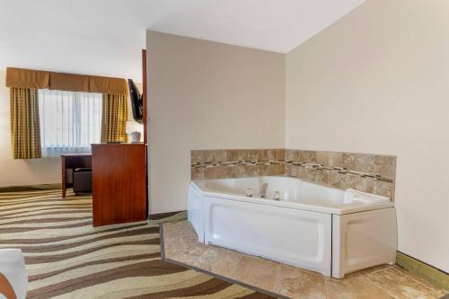 Quality Inn & Suites Stoughton - Madison South - Tap to explore photos