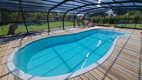 Peldbaseins, Gites O Ptit Bonheur - Vendee - 2 Maisons de 85 m2 chacune avec piscine exterieure chauffee & couver in Saint-Christophe-du-Ligneron