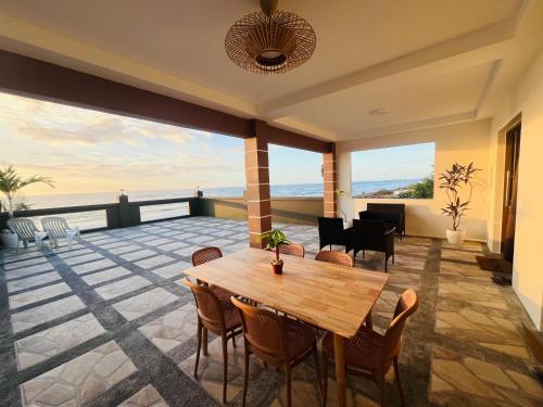 Beachfront Studio with Cozy and Spacious Balcony in Santa Lucia