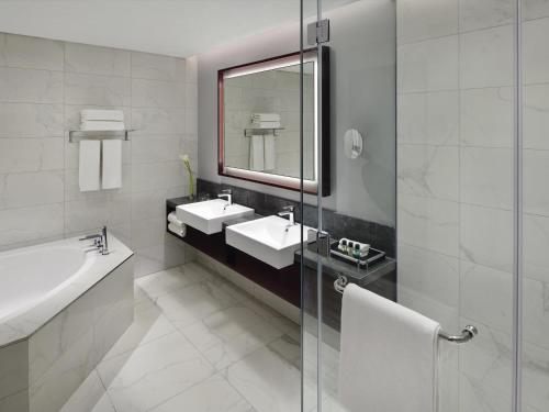Mövenpick Hotel & Apartments Bur Dubai, Dubaj (zdjęcie 8)