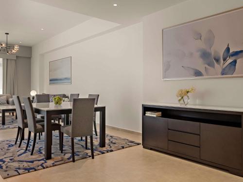 Mövenpick Hotel & Apartments Bur Dubai - image 11
