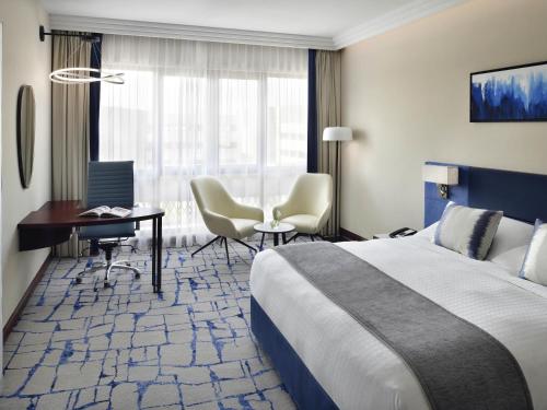 Mövenpick Hotel & Apartments Bur Dubai - image 2