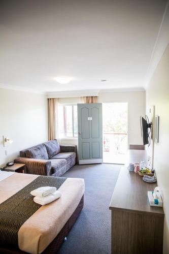 Lilac City Motor Inn & Steakhouse in กัวเบิร์น