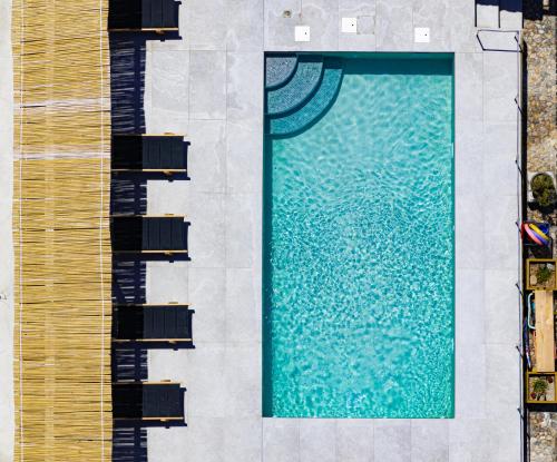 Birds Villa Apartments with Heated Pool - Including Car and Breakfast - Santorini